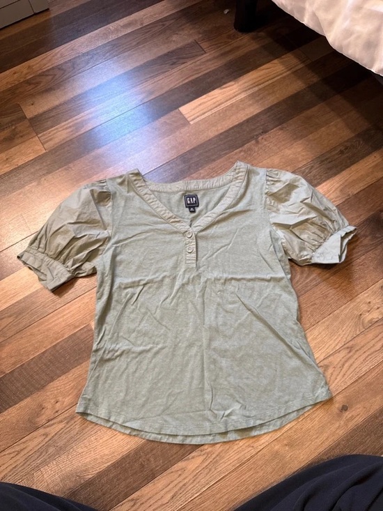 GAP Tops - GAP Women's Light Sage Short Sleeve Puff-Sleeve Henley
